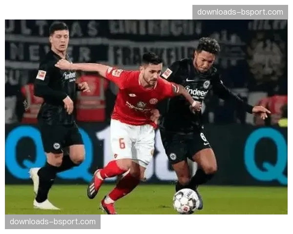 里尔主场2-0击败图卢兹重回法甲第三，争冠与保级悬念再起